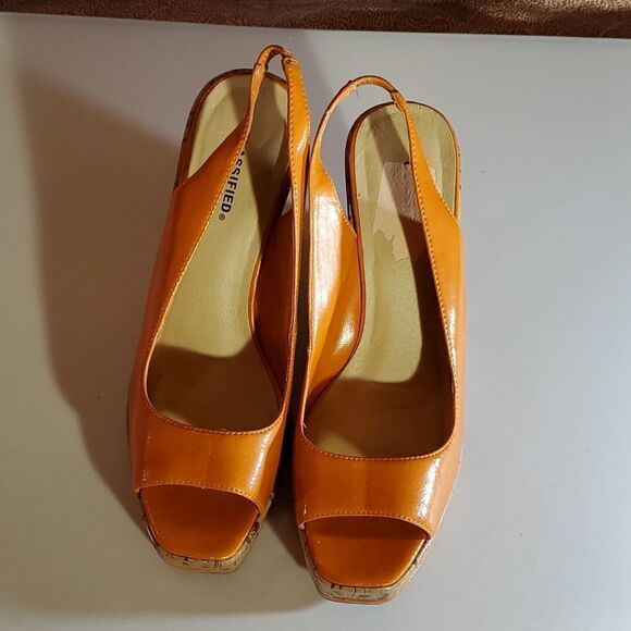 CLASSIFIED WOMEN"S WEDGE STYLE OPEN TOE SANDAL - Picture 3 of 16